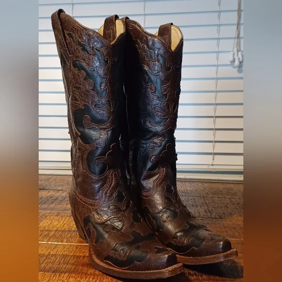 Corral Vintage Boots - Picture 2 of 10